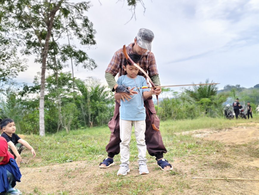 Santri Cendekia Muslim Antusias Ikuti Kelas Panahan